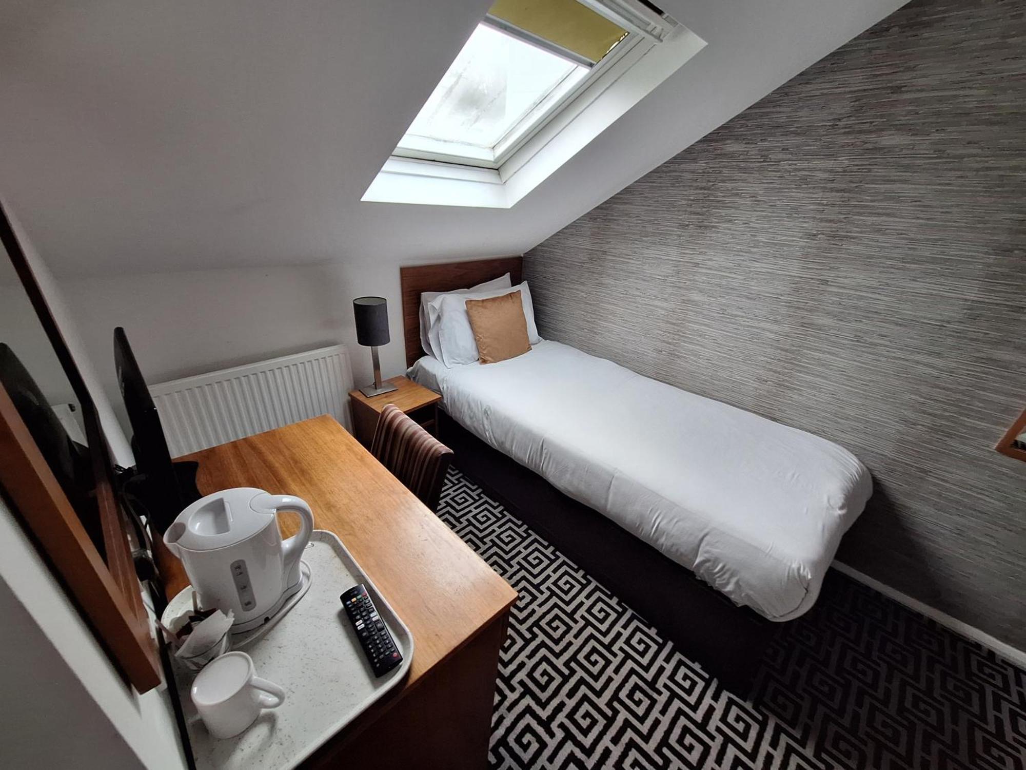 Stockwood Hotel - Luton Airport Exterior photo